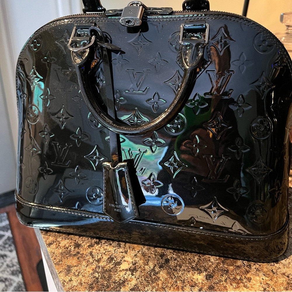 Sold🖤 Louis Vuitton Alma PM Magnetique - Picture 16 of 16